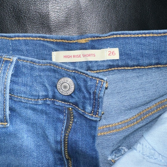 Levi's High Rise Shorts - Picture 4 of 5